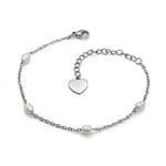 Silbernes Edelstahl Armband mit Herz-Anhänger und weißen Süßwasserperlen