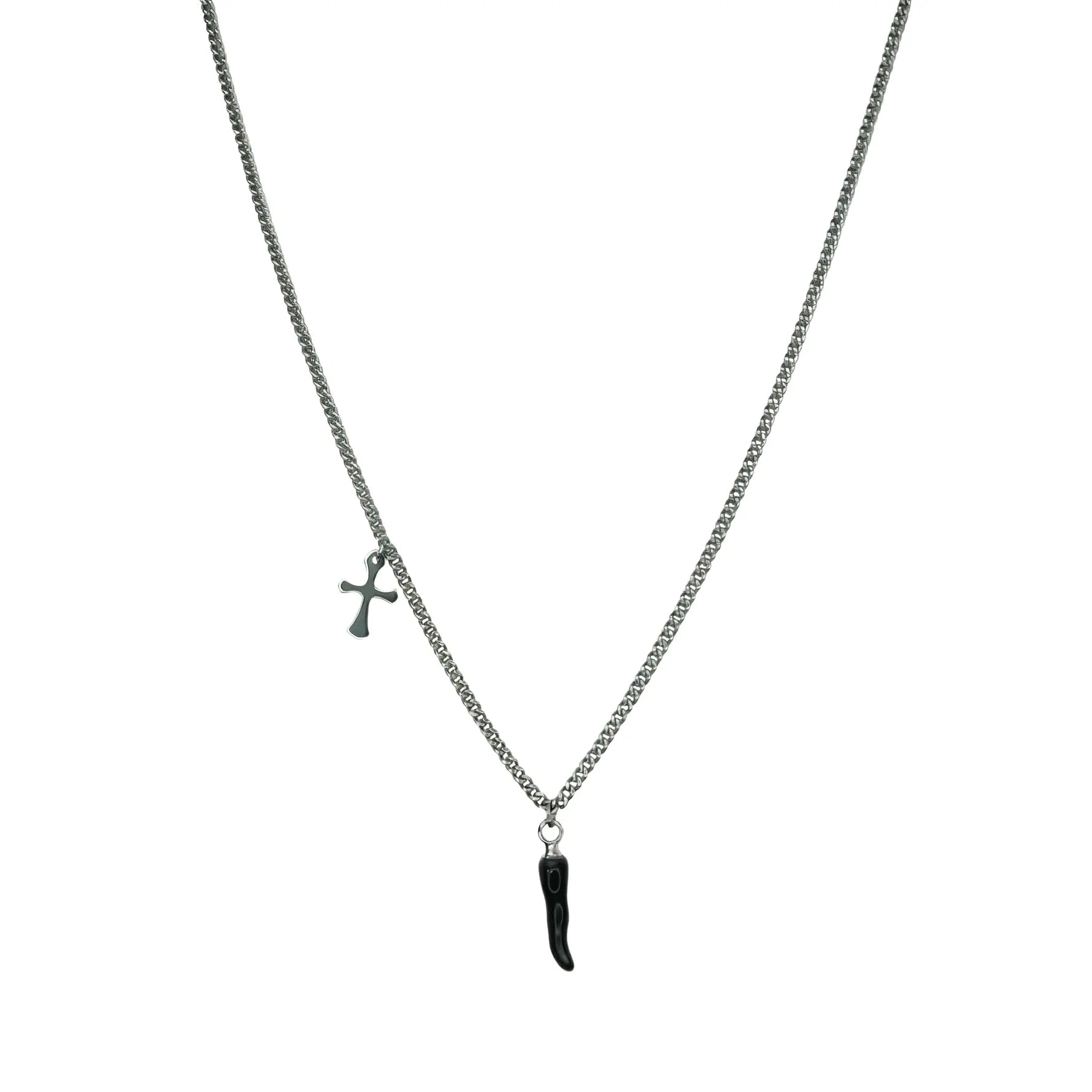 Silberfarbene Edelstahlkette mit schwarzem Chili-Anhänger und Kreuz, schlichtes und elegantes Design.
