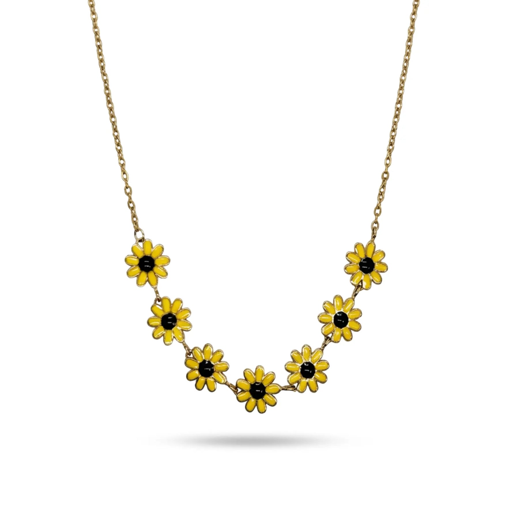 Goldene Blumen-Halskette aus Edelstahl mit gelben Sonnenblumen-Elementen, floraler Schmuck auf weißem Hintergrund
