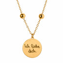 Goldene Edelstahl Halskette mit rundem Anhänger und Gravur „Ich liebe dich“ in Handschrift auf weißem Hintergrund
