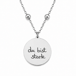 Silberne personalisierte Edelstahl Halskette mit rundem Anhänger und Gravur „du bist stark“