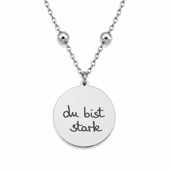 Silberne personalisierte Edelstahl Halskette mit rundem Anhänger und Gravur „du bist stark“