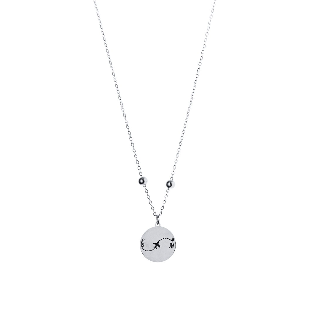 Travel Connection Halskette in Silber mit Weltkarten-Anhänger.